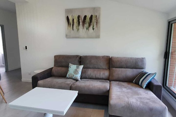 Lounge 35 of 41