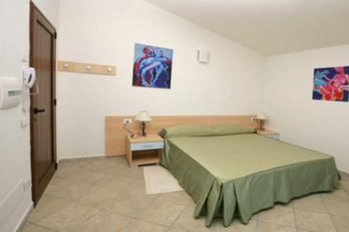Room 16 of 48