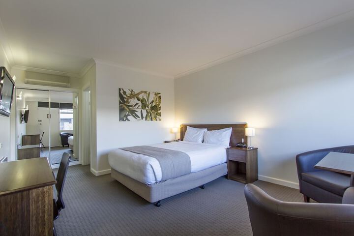 Room 6 of 35