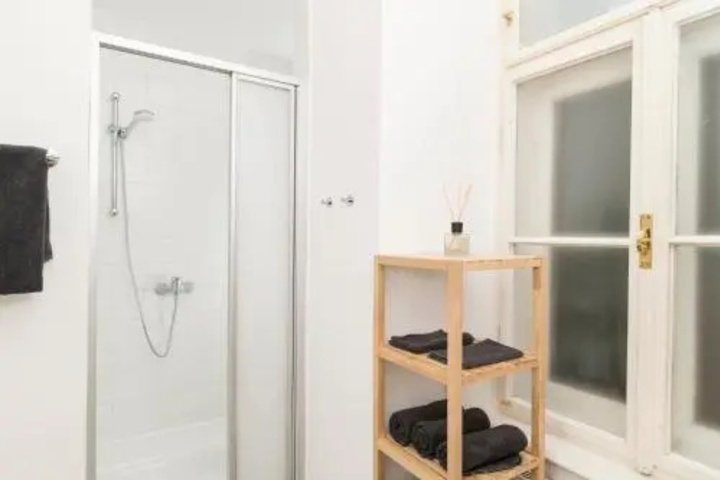 Room 7 of 25