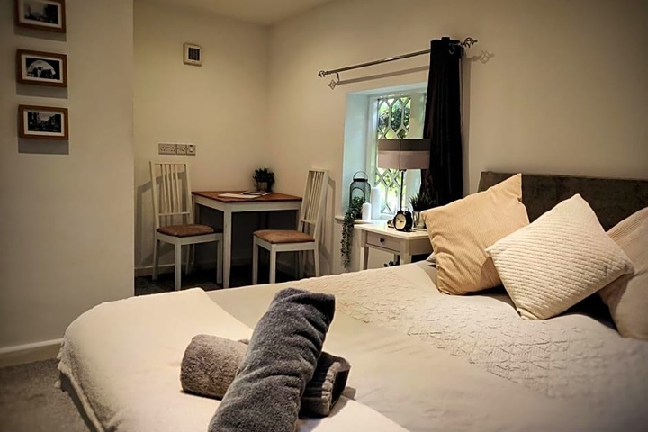 Room 4 of 15