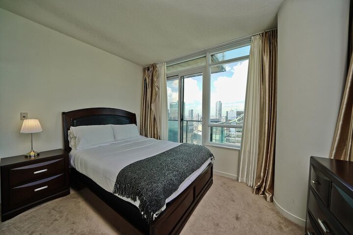 Room 32 of 195