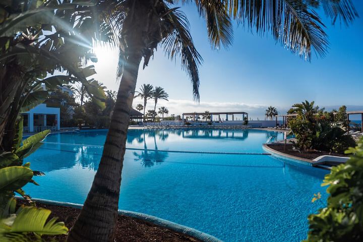 Hotel Pool