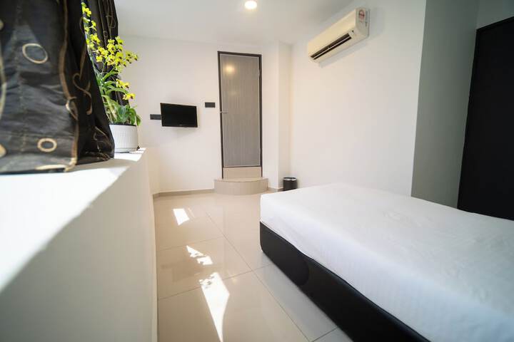 Room 22 of 35