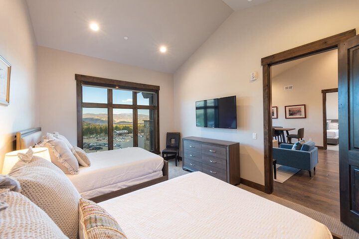 Room 10 of 27