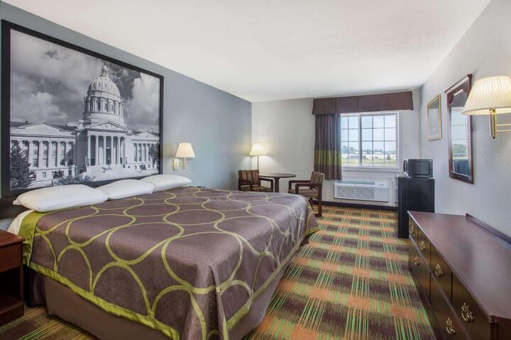 1 King Bed (6 of 8)