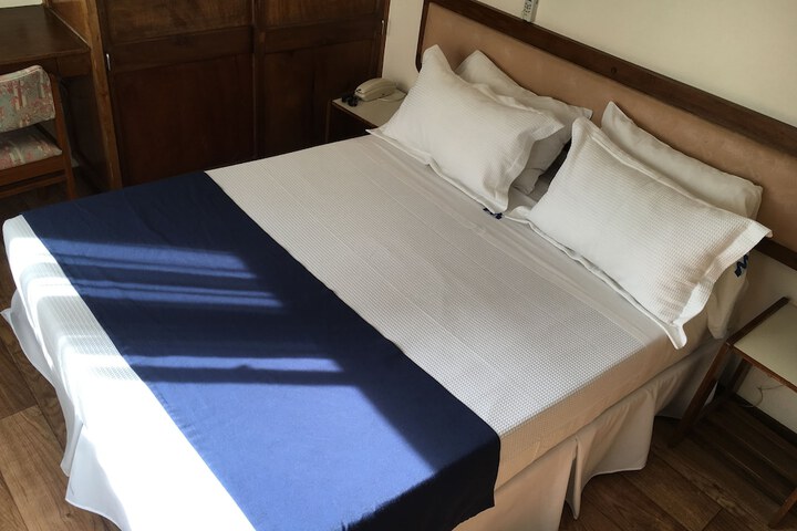 Room 15 of 36