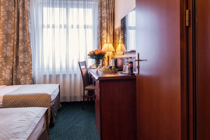 Room 17 of 86