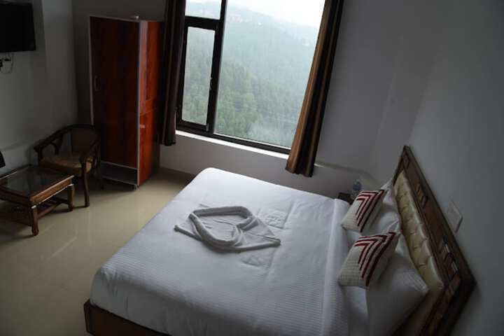 Room 26 of 76
