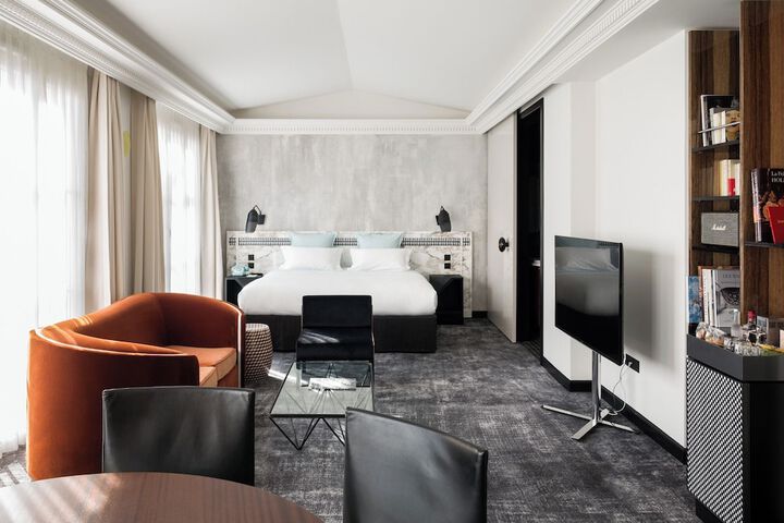 Room 42 of 144
