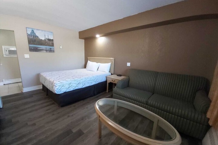 Room 16 of 32