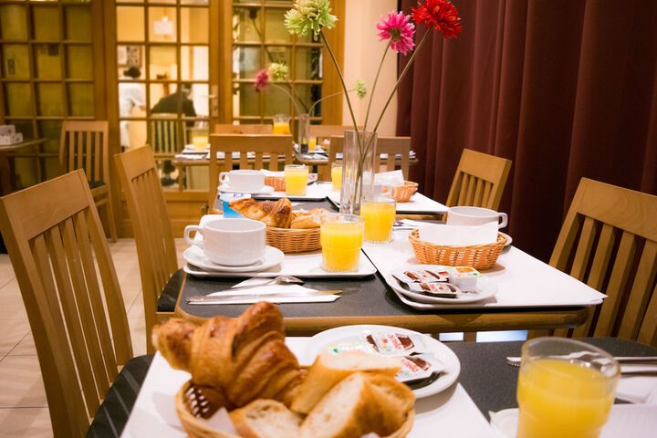 Breakfast/Coffee Service 29 of 40