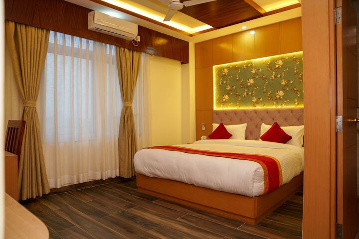 Room 4 of 13