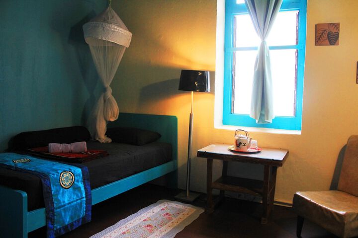 Room 2 of 49