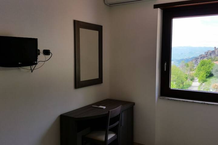Room 17 of 39