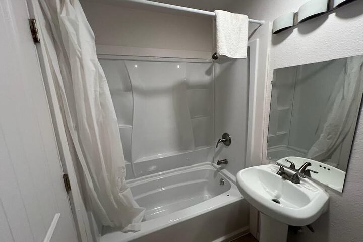 Room 10 of 14