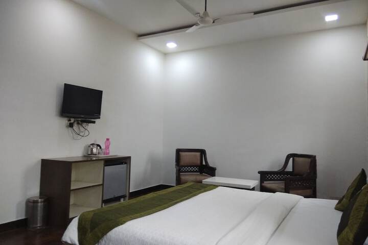 Room 2 of 21