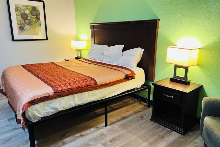 1 Double Bed (2 of 16)
