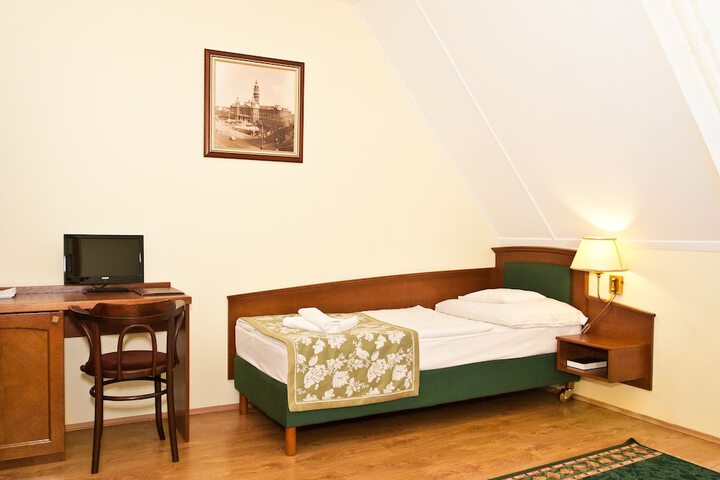 Room 6 of 67