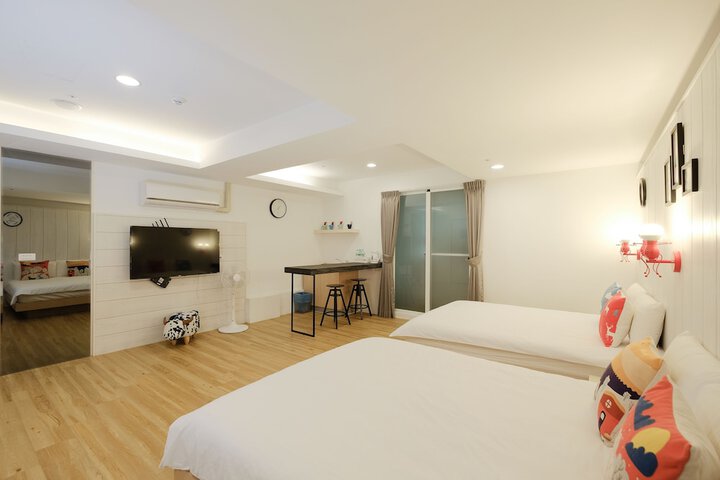 Room 32 of 60
