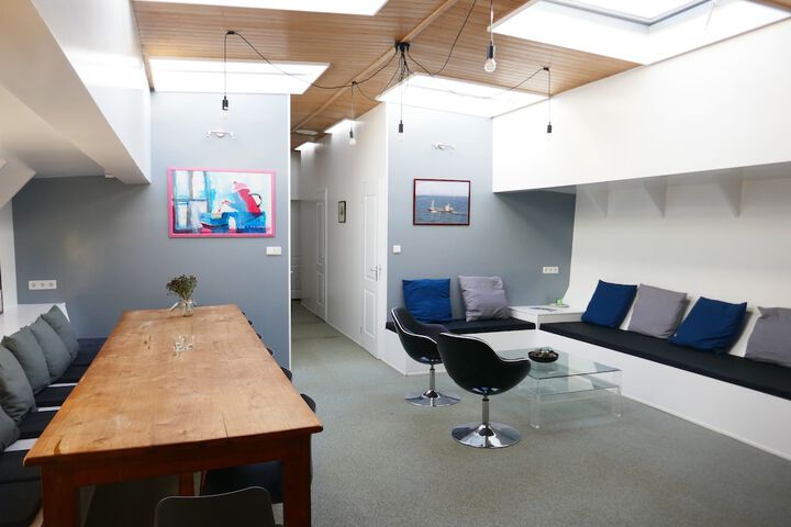 Room 8 of 16