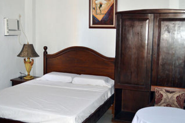 Room 2 of 10