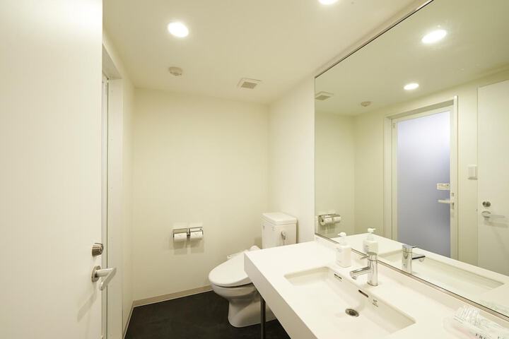 Room 25 of 49
