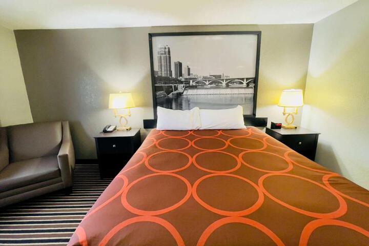 1 King Bed (7 of 20)