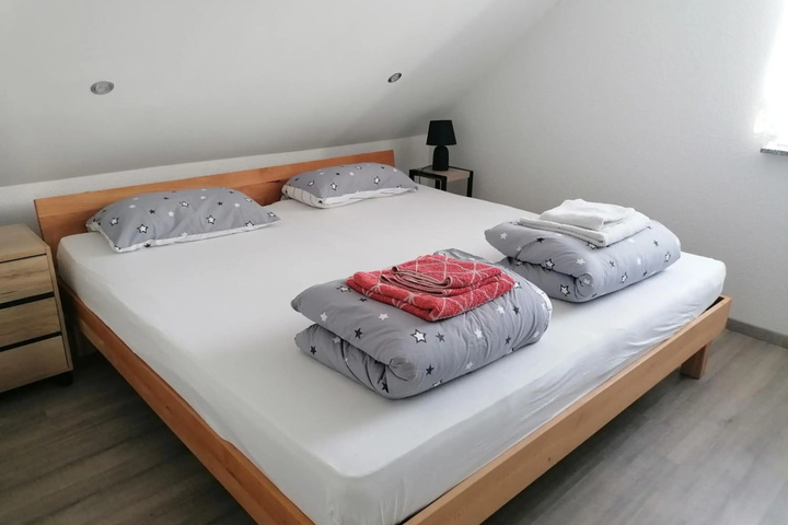 Room 6 of 13