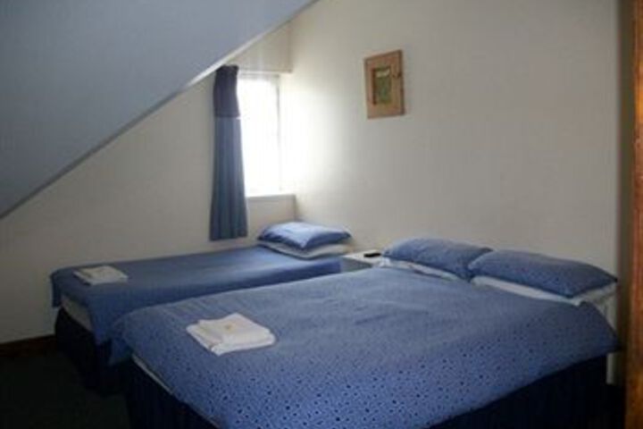 Room 7 of 8