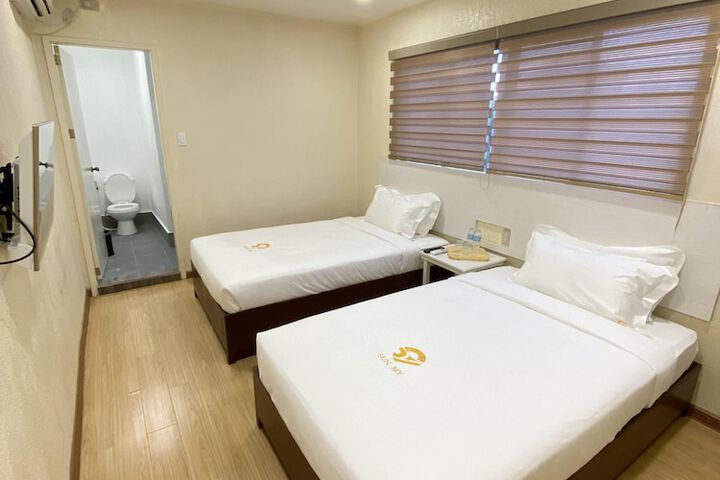 Room 11 of 19