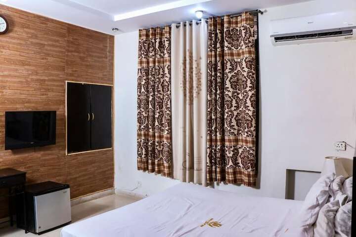 Room 37 of 68