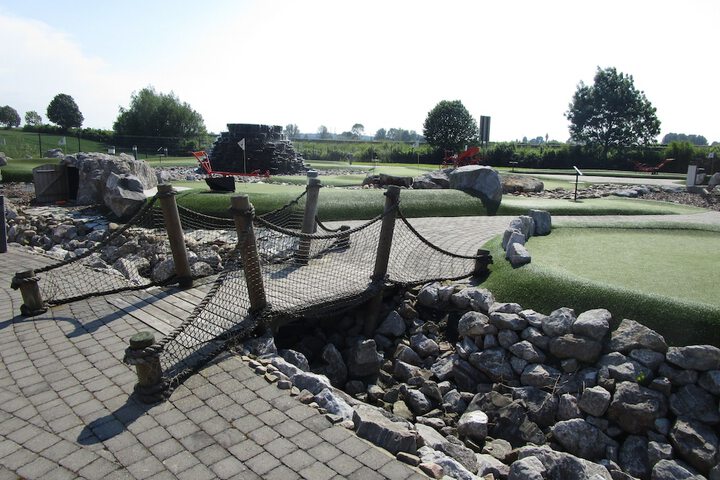 Mini-golf