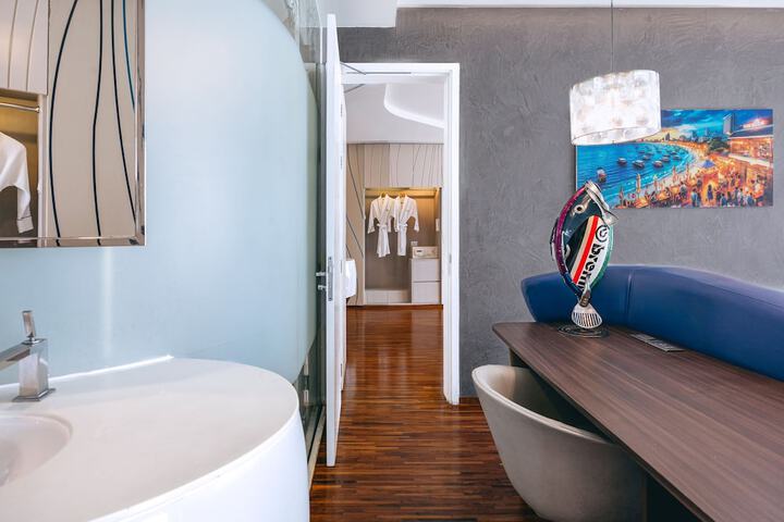 Room 58 of 148