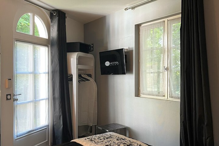 Room 45 of 106
