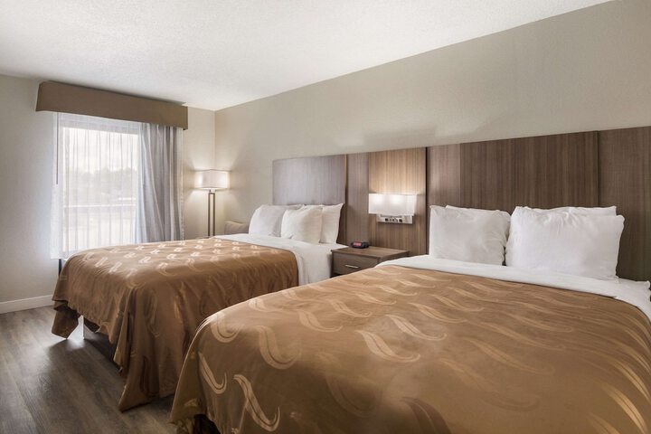 2 Queen Beds (1 of 8)