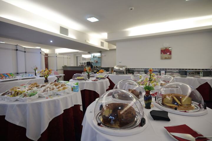 Dining 78 of 96
