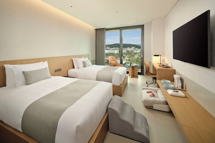Room 44 of 107