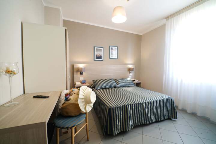 Room 7 of 65