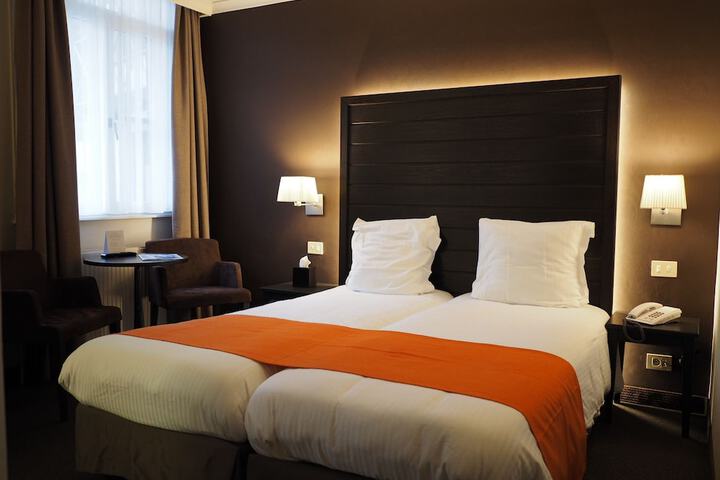 Room 4 of 44