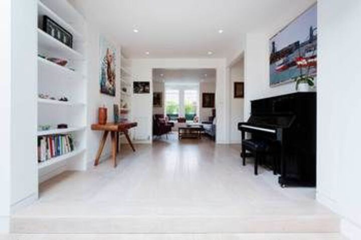 Room 16 of 28