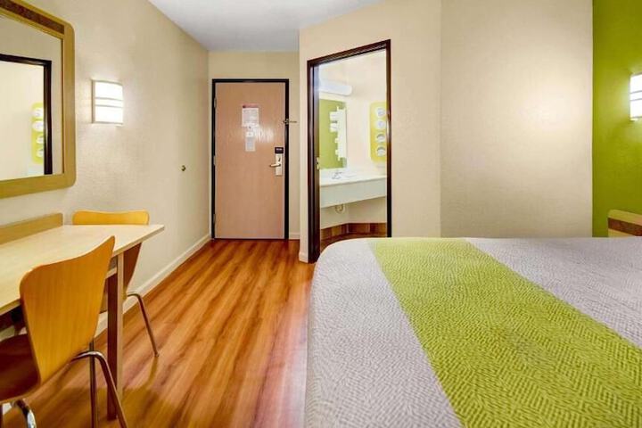 1 Bedroom Standard Queen Bed (5 of 14)