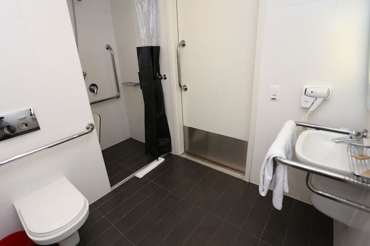 Room 35 of 128