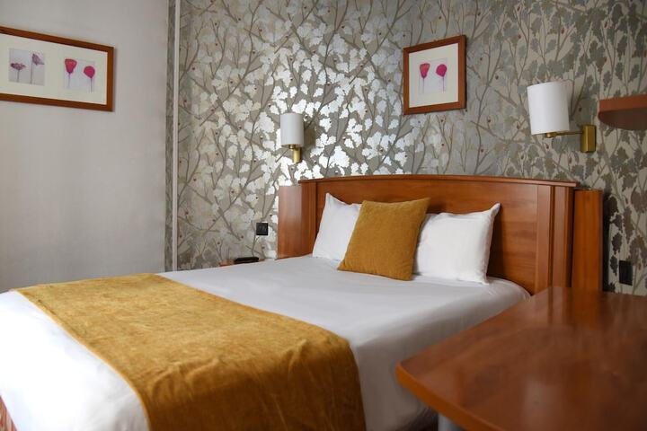 Room 10 of 40