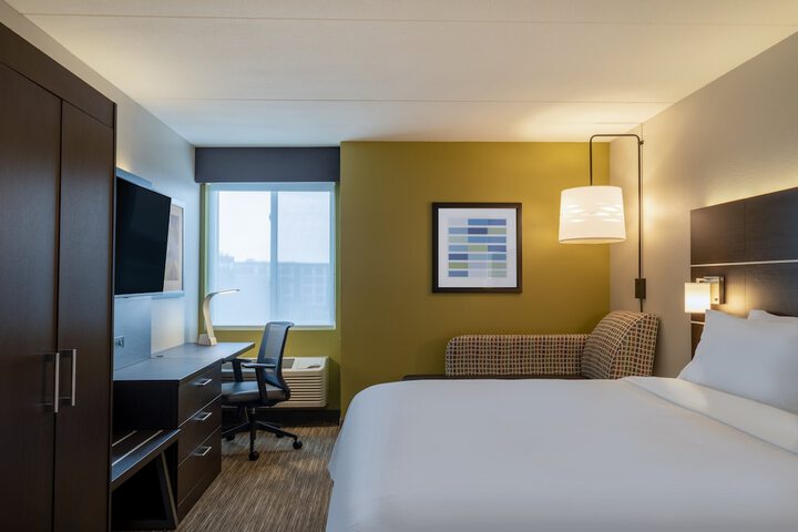Standard King Bed Accessible (7 of 19)