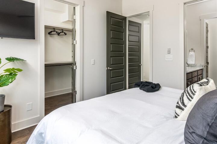 Room 3 of 28