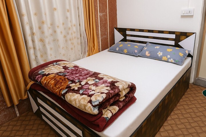Room 7 of 32
