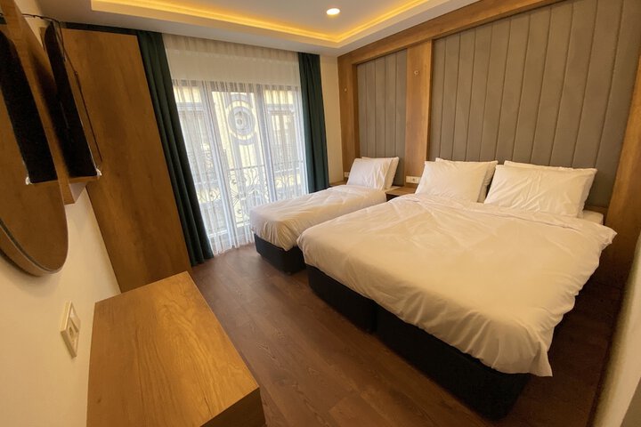 Room 12 of 19