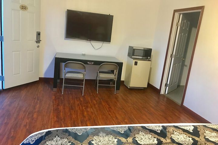 Renovated Kingbed (17 of 38)
