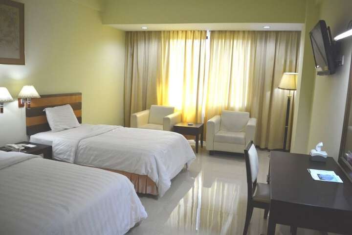 Room 6 of 17